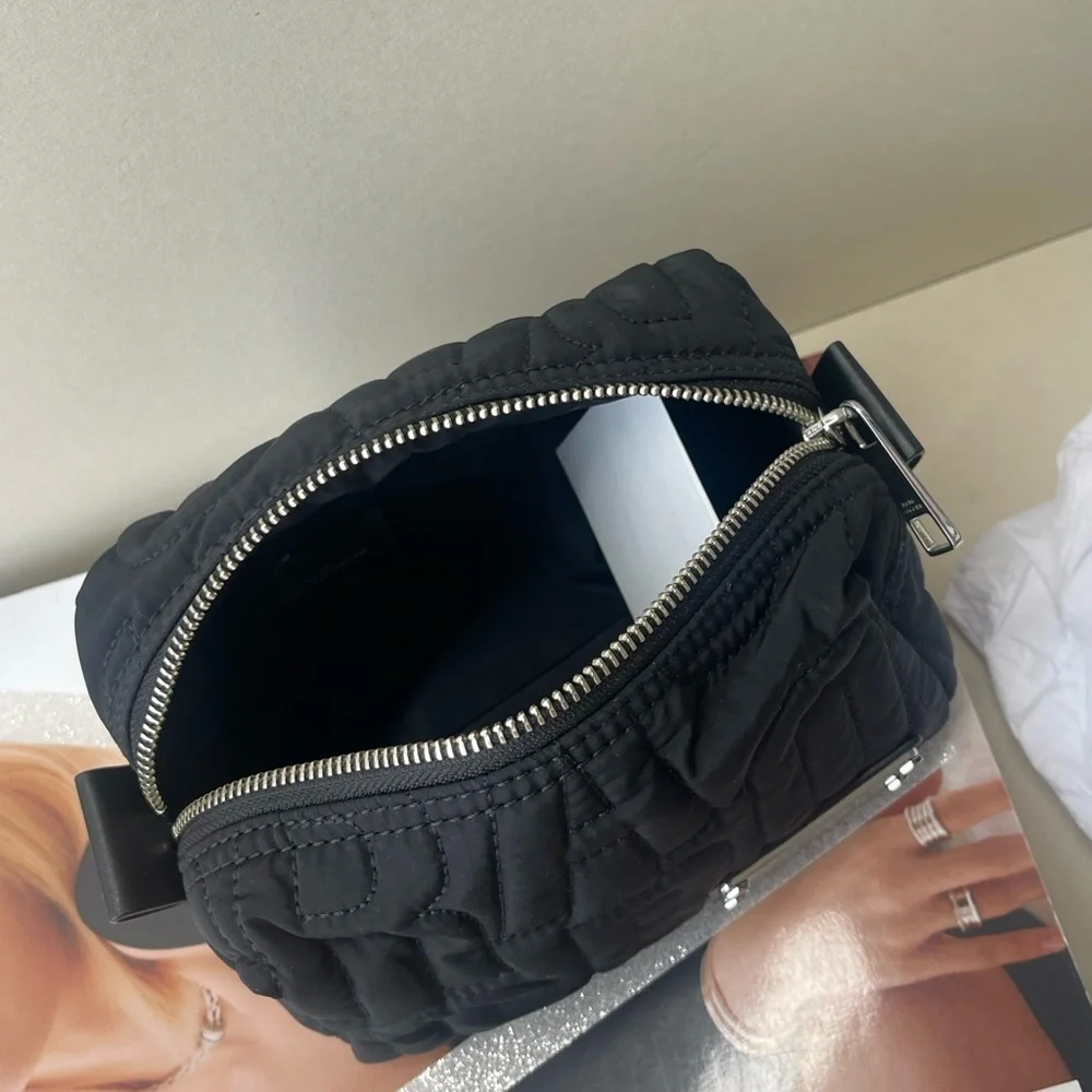 Marc Jacobs new+tag marc
